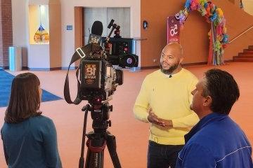 Artist in residence Devine Carama speaks to reporters during Building Bridges Day 2023 at the 诺顿艺术bwin体育.